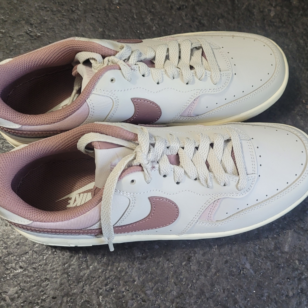 Nike Women's Gray And Purple Sneakers